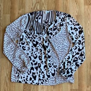 5/$25❗️CAbi animal print wrap blouse